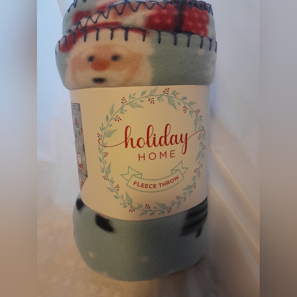 New Holiday Throw Blanket Santa Print (Macys)
